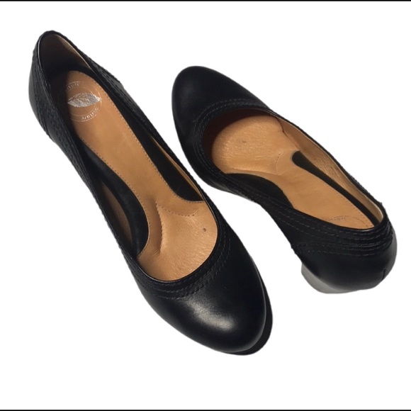Nurture shoes - Picture 1 of 3